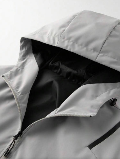 Chaqueta deportiva trekking antiagua con bandas reflectantes